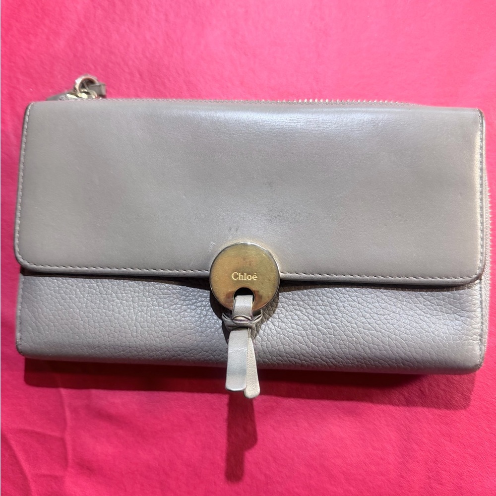 Chloe Indy long wallet in great condition. Please see pics.